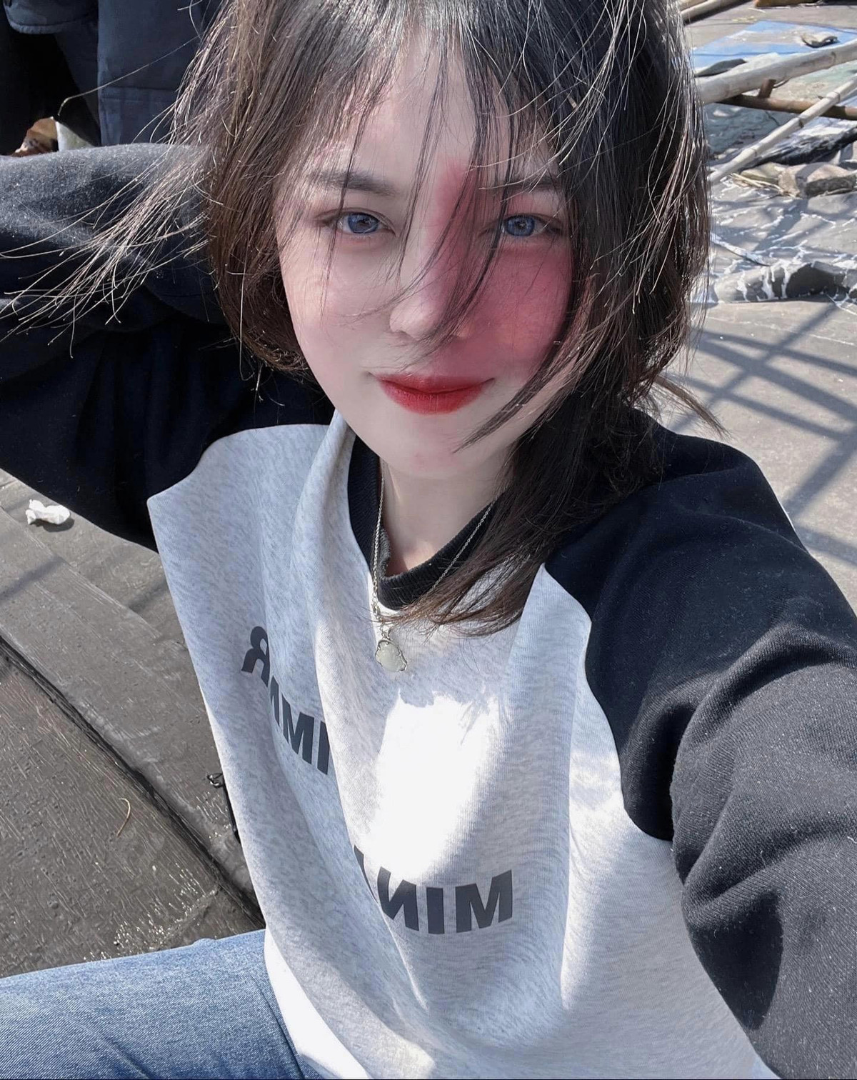 Những bức hình trong trẻo, đời thường của cô gái cũng khiến netizen xuýt xoa: "Ôi sao trên đời có người xinh đến thế", "thiên thần là có thật".