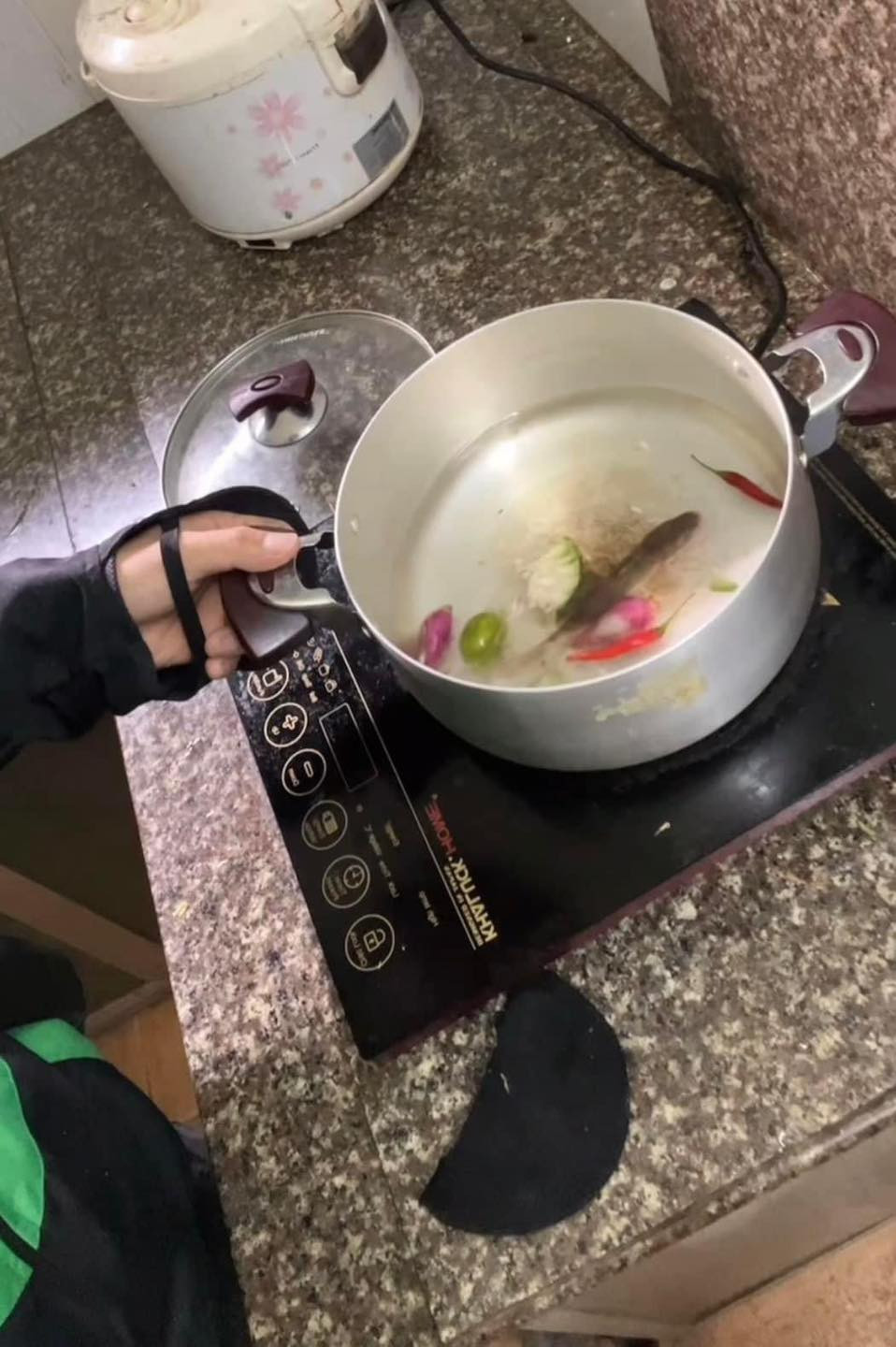 Nhưng kết quả thế này thì không biết có anh chồng nào cam đảm ăn hay không.