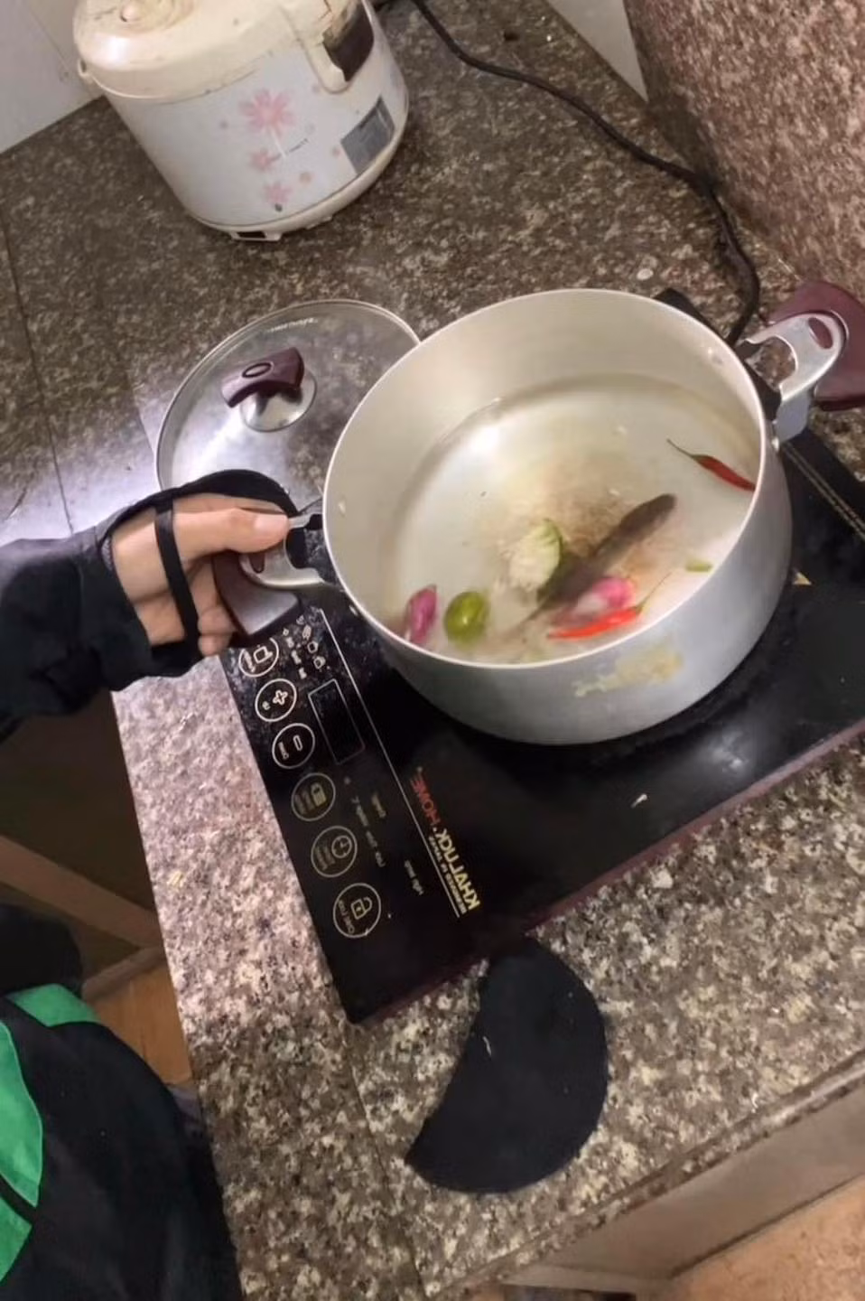 Nhưng kết quả thế này thì không biết có anh chồng nào cam đảm ăn hay không.