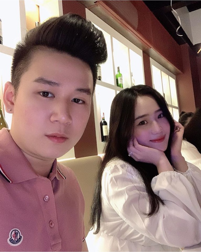 Tháng 8/2019, hot girl Đà Nẵng bất ngờ thông báo đã kết hôn và mới đây là cũng khoe sắp làm mẹ ở tuổi 20.