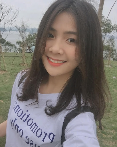 Dương Thu Giang từng khiến bao người xao xuyến với nụ cười tươi rói và trong sáng như thiên thần. Cô gái quê Bắc Ninh cũng gây chú ý trên mạng xã hội trong thời gian dài với bộ ảnh áo dài trắng thướt tha.