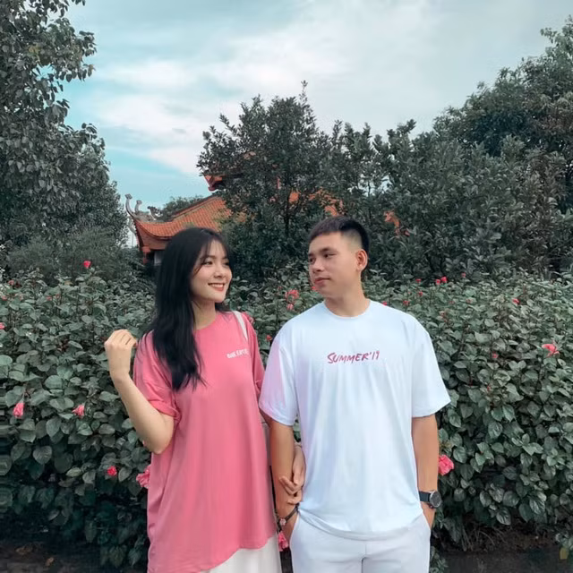 Tháng 11/2018, Thu Giang quyết định kết hôn khi mới 18 tuổi. Sau khi yên bề gia thất, hot girl Bắc Ninh chuyên tâm vào công việc kinh doanh làm giàu.