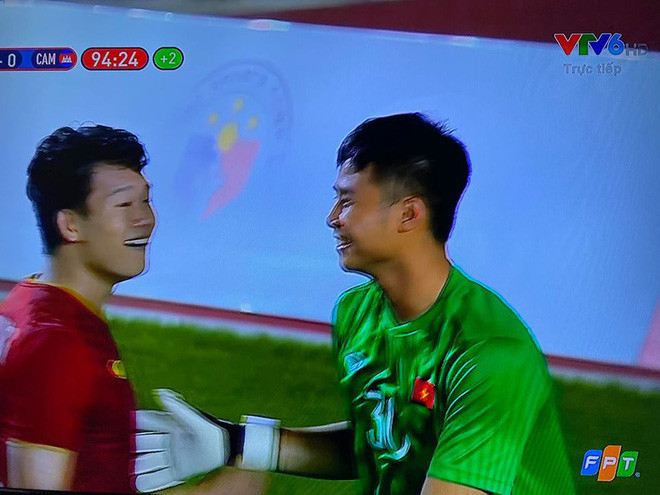 Trong trận chiến thắng 4-0 của U22 Việt Nam trước U22 Campuchia, bên cạnh những pha lập công của Đức Chinh và Tiến Linh thì những lần cản phá bóng của thủ môn Văn Toản cũng nhận được lời khen của người hâm mộ, đặc biệt là pha cản phá penalty cuối trận.