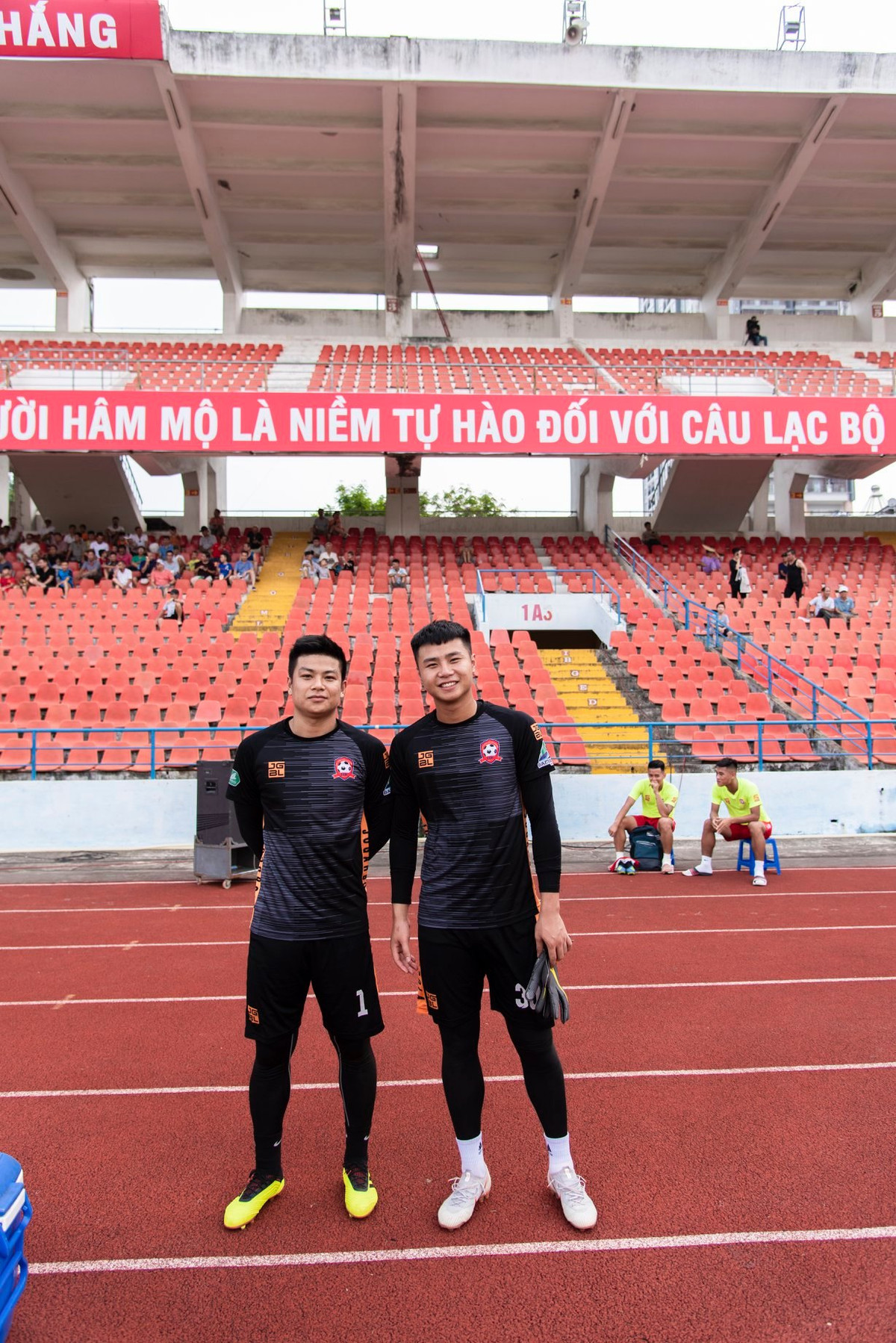 Văn Toản sinh năm 1999, quê Hải Phòng, sở hữu chiều cao 1m86 cực kỳ nổi trội. Văn Toản và Văn Hậu là em út trong đội hình tuyển U22 Việt Nam dự SEA Games năm nay.