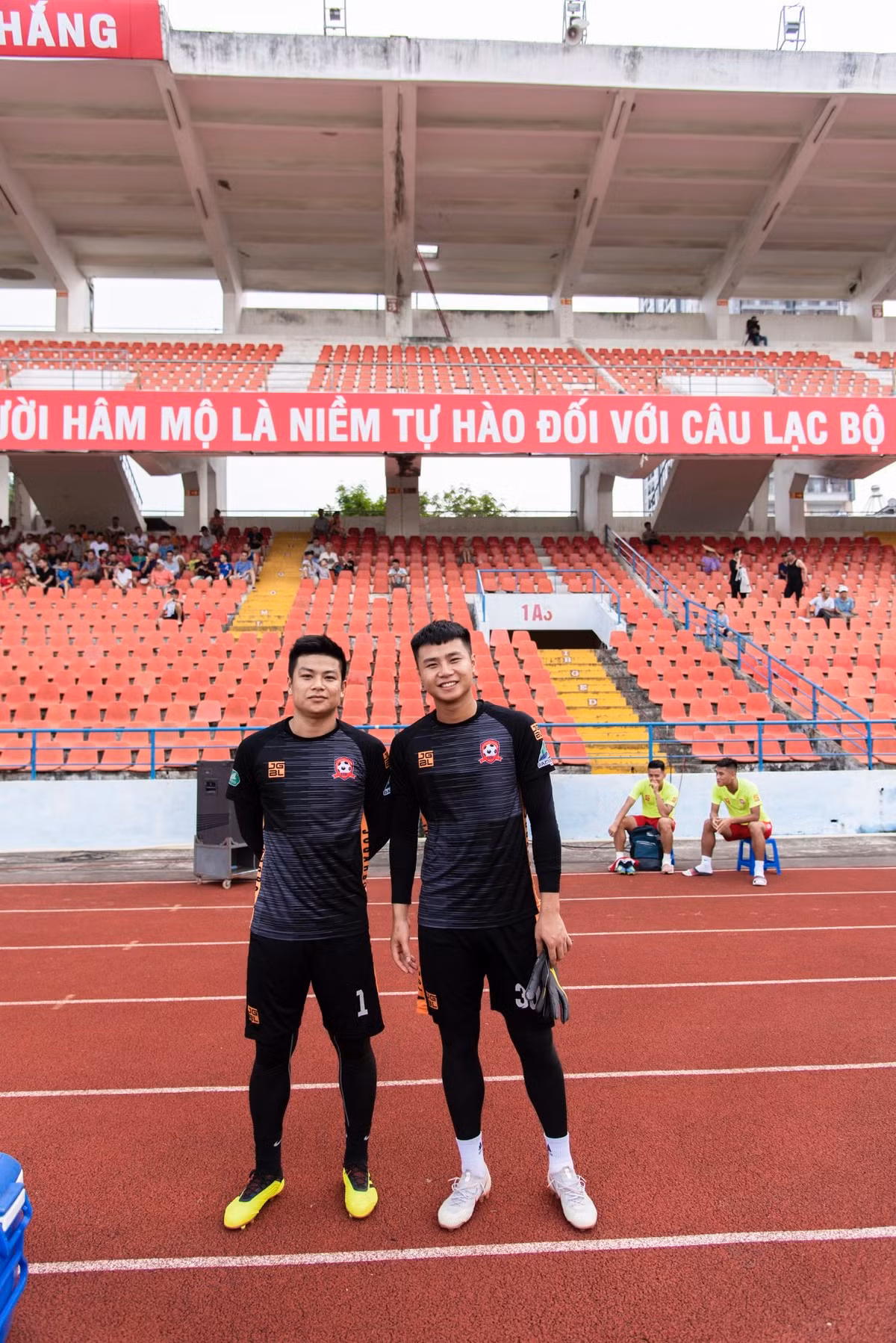 Văn Toản sinh năm 1999, quê Hải Phòng, sở hữu chiều cao 1m86 cực kỳ nổi trội. Văn Toản và Văn Hậu là em út trong đội hình tuyển U22 Việt Nam dự SEA Games năm nay.