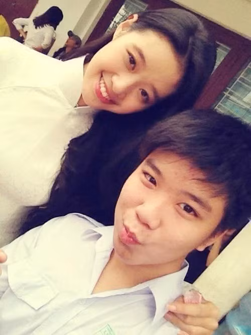 Năm 2013, Khánh Vân từng đoạt giải cao nhất cuộc thi Gương mặt áo dài nữ sinh Việt Nam.