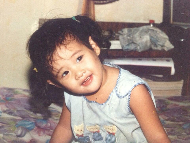 Từ nhỏ, tân Hoa hậu Hoàn vũ Việt Nam đã sở hữu đôi mắt to tròn vô cùng đáng yêu, khuôn mặt bụ bẫm và miệng cười tươi rói.