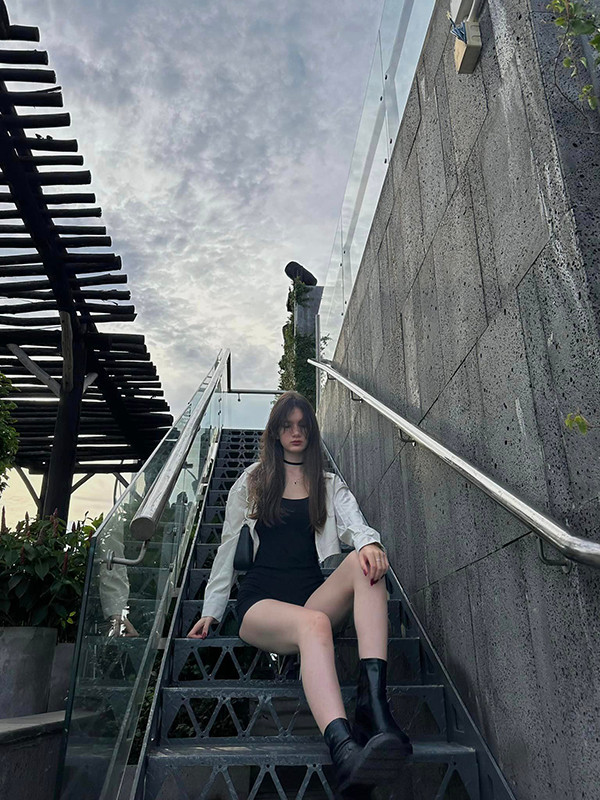 Trên trang Instagram cá nhân, Thanh Giang chia sẻ: "Em biết tiếng Việt. Em muốn nói mọi người là em biết cách nói và viết một chút bằng tiếng Việt".