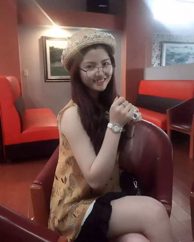 Sau khi nghe những lời tâm sự của cô nàng, rất nhiều người đã bày tỏ rất khâm phục tinh thần cố gắng của cô nàng để có được hiện tại. Những hình ảnh ngày xưa của Chu Thanh Huyền cũng được netizen đào lại, ngày cô nàng còn những nét ngây ngô đáng yêu trên gương mặt.