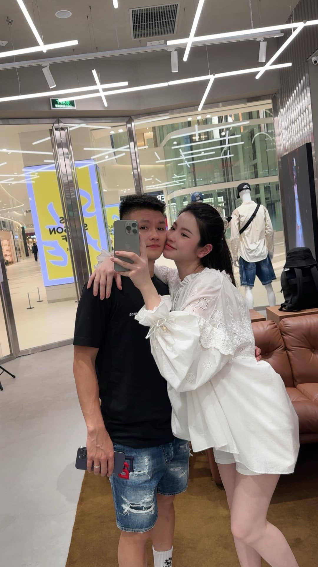 Tuy nhiên gần đây vợ Quang Hải đang dần lấy được thiện cảm từ công chúng, nhiều người cho rằng cô đã biết cách nhã nhặn hơn, cũng như cô từng chia sẻ là "phải giữ hình ảnh cho chồng".