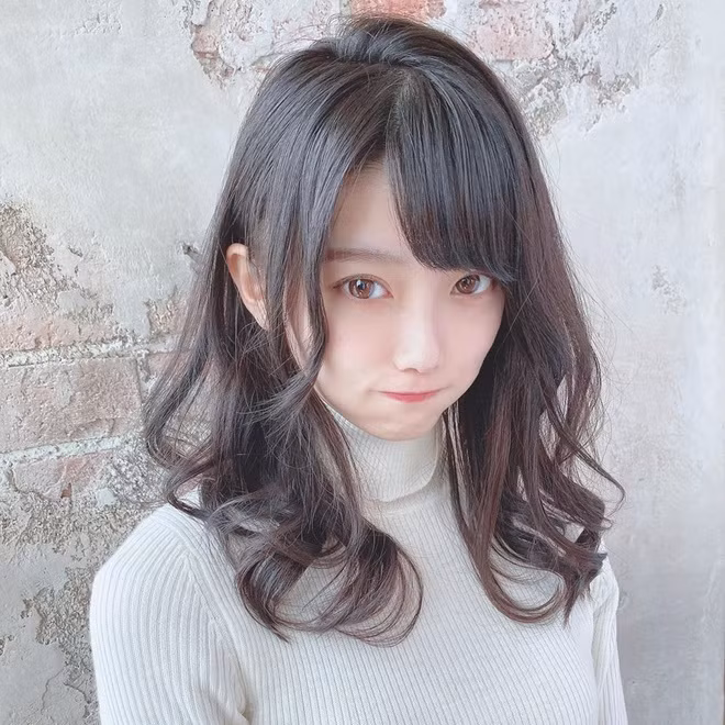 Masyuro (22 tuổi) hiện đang theo học chuyên ngành kỹ thuật của Đại học Nagoya. Ở Châu Á, đây là ngành học khá hiếm phụ nữ theo học bởi tính chất khá vất vả và khô khan. Chính bởi vậy, ngay từ khi vào đại học, hot girl đã được chú ý vì không ai ngờ một cô gái xinh đẹp lại theo đuổi ngành nghề này.