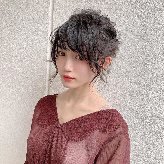 Sở hữu nhan sắc xinh như mộng nên ở bên ngoài, hot girl gặp phải kha khá rắc rối, đặc biệt là thường xuyên bị nhầm với các thần tượng tại Nhật Bản và Hàn Quốc.