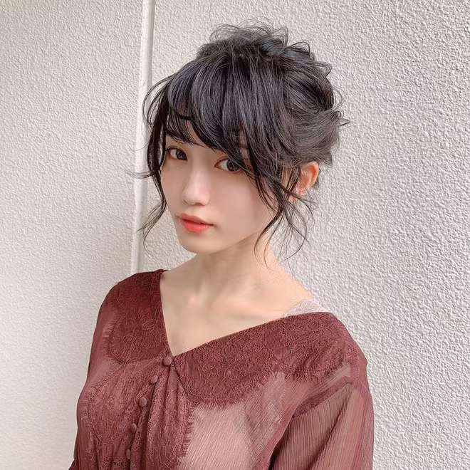 Sở hữu nhan sắc xinh như mộng nên ở bên ngoài, hot girl gặp phải kha khá rắc rối, đặc biệt là thường xuyên bị nhầm với các thần tượng tại Nhật Bản và Hàn Quốc.