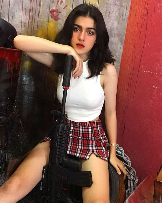 Thúy Anh cho biết, cô nàng nhận được rất nhiều lời khen ngợi nhưng cũng không ít câu chê bai. "Khi nhận nhiều lời chê bai, chỉ trích từ bạn bè mà em cảm thấy ấm ức và đã khóc rất nhiều. Buồn và tự ti về bản thân khi bị nhiều người chê gầy, xấu. Nhưng chỉ một thời gian sau, nhờ gia đình và bạn bè động viên, em tự tin trở lại cuộc sống bình thường".