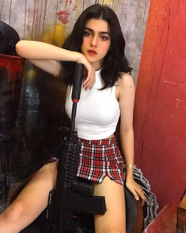 Thúy Anh cho biết, cô nàng nhận được rất nhiều lời khen ngợi nhưng cũng không ít câu chê bai. "Khi nhận nhiều lời chê bai, chỉ trích từ bạn bè mà em cảm thấy ấm ức và đã khóc rất nhiều. Buồn và tự ti về bản thân khi bị nhiều người chê gầy, xấu. Nhưng chỉ một thời gian sau, nhờ gia đình và bạn bè động viên, em tự tin trở lại cuộc sống bình thường".