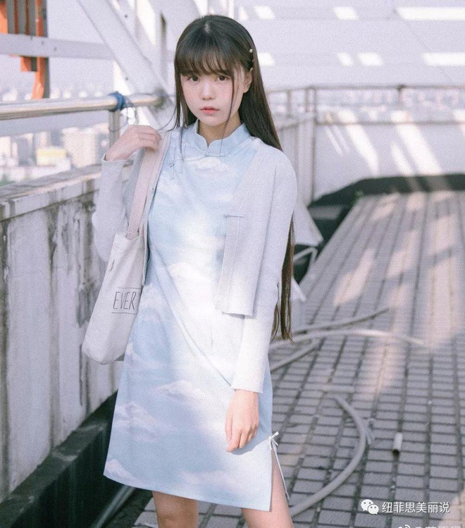 Với nhan sắc khuynh quốc khuynh thành của mình, Hoàng Kiều Ân từng dính tin đồn phẫu thuật thẩm mĩ và quá lạm dụng photoshop. Đáp trả, hot girl cho biết bản thân cô chưa từng phải nhờ đến công nghệ chỉnh sửa anh, sở hữu bề ngoài xinh đẹp là do cô biết cách trang điểm và ăn mặc phù hợp mà thôi.