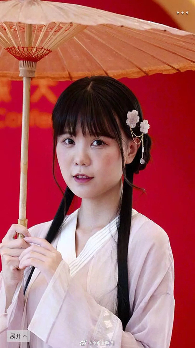 Hoàng Kiều Ân không phải hot girl đầu tiên lộ nhan sắc thật khiến cộng đồng mạng choáng váng. Trước cô nàng, nhiều gái xinh trên mạng xã hội cũng từng bị bóc mẽ vì quá lạm dụng công nghệ chỉnh sửa ảnh.