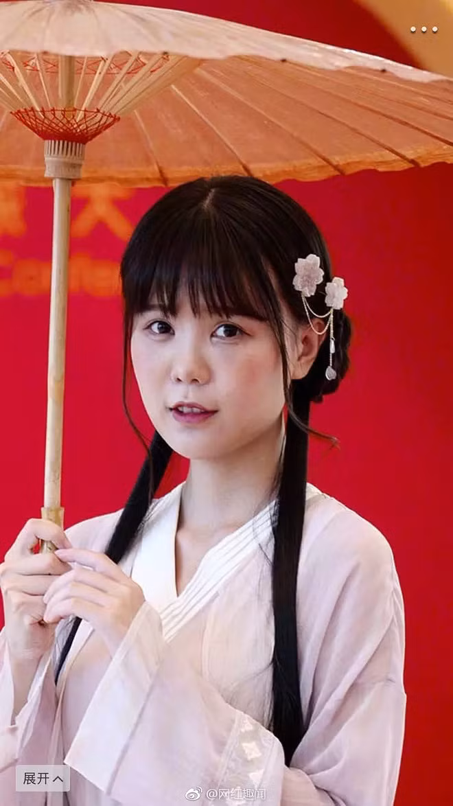 Hoàng Kiều Ân không phải hot girl đầu tiên lộ nhan sắc thật khiến cộng đồng mạng choáng váng. Trước cô nàng, nhiều gái xinh trên mạng xã hội cũng từng bị bóc mẽ vì quá lạm dụng công nghệ chỉnh sửa ảnh.