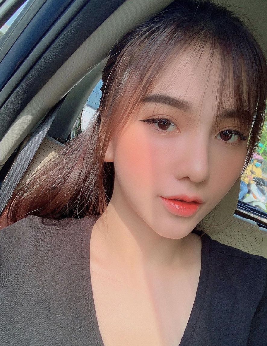 Trước Gia Hân, bạn gái của Đoàn Văn Hậu là Hoàng Anh Ốc cũng đã có mặt tại Philippines để cổ vũ U22 Việt Nam tại SEA Games 30.