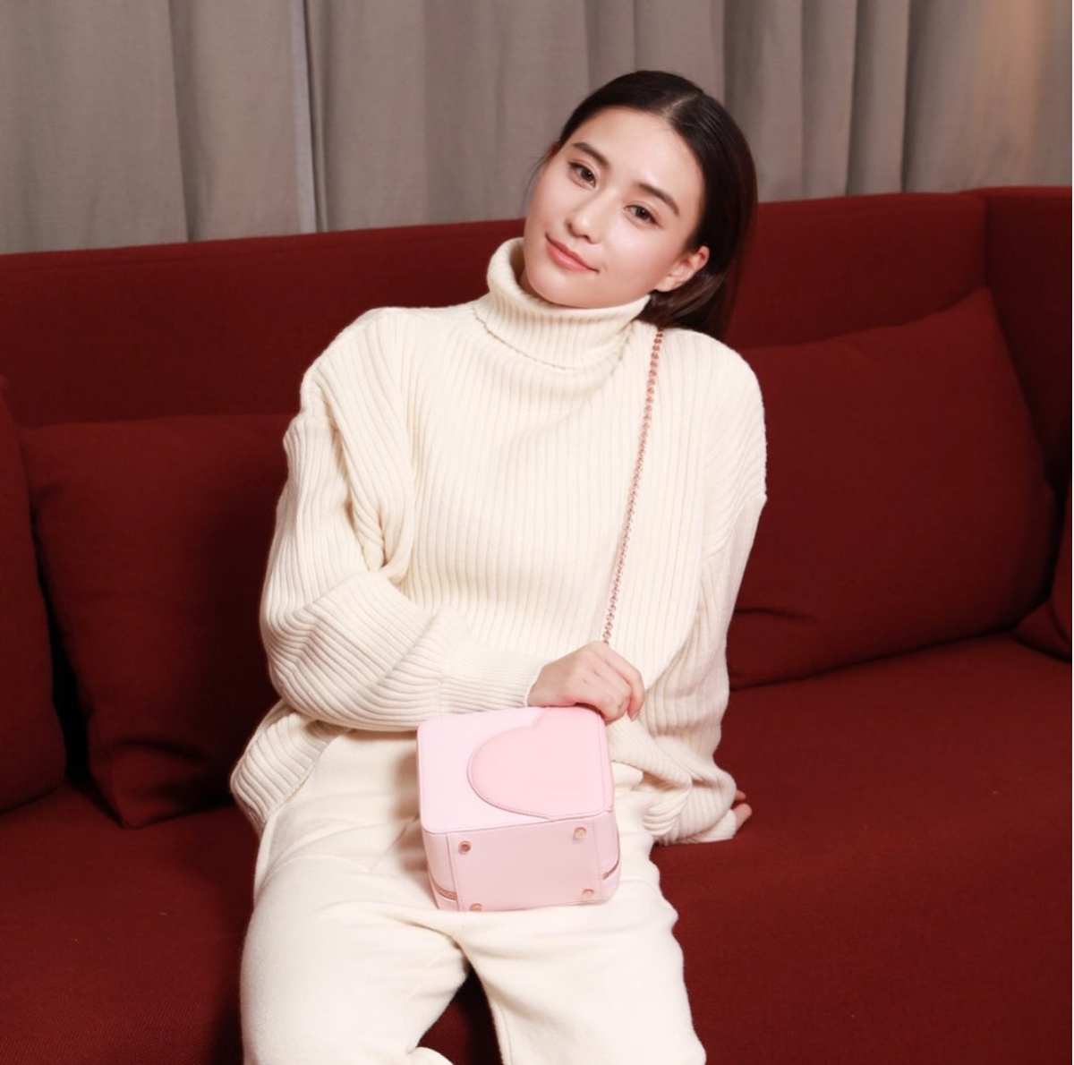 Cô nàng sở hữu gần 600.000 lượt theo dõi trên trang Instagram cá nhân.