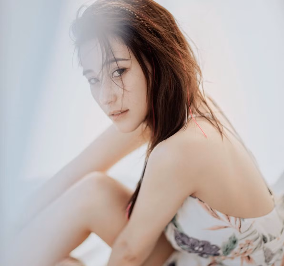 Mỗi người có một con đường, sở thích riêng nên không cần phải cố gắng trở thành bản sao hay bất chấp tất cả để giỏi giang hơn người khác.