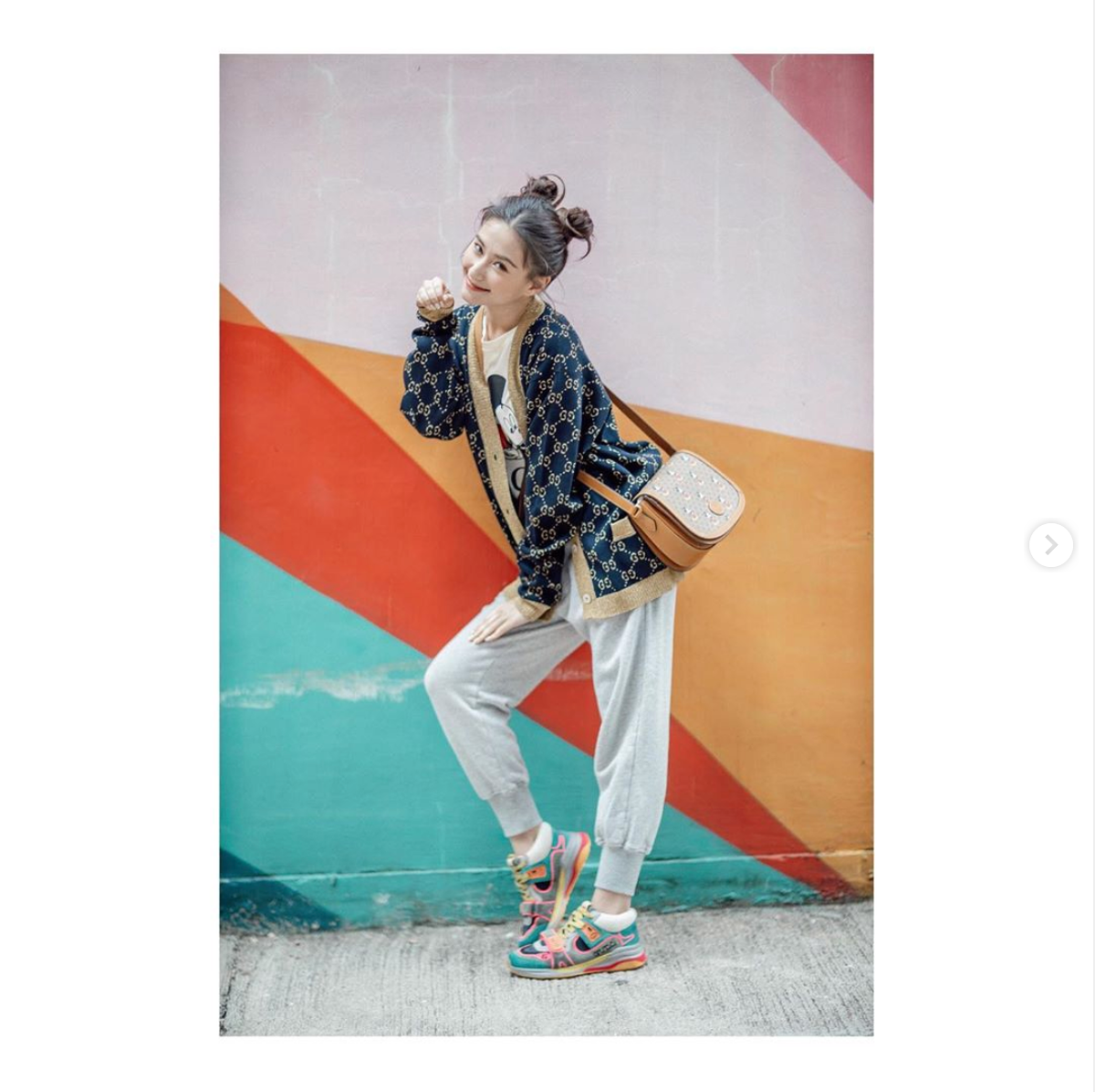 Trùm sòng bài Macau sở hữu khối tài sản khoảng 3,1 tỷ USD vào năm 2011. Ông có 4 vợ và tổng cộng 17 người con. Hà Siêu Liên là con gái của tỷ phú cùng vợ thứ 3.