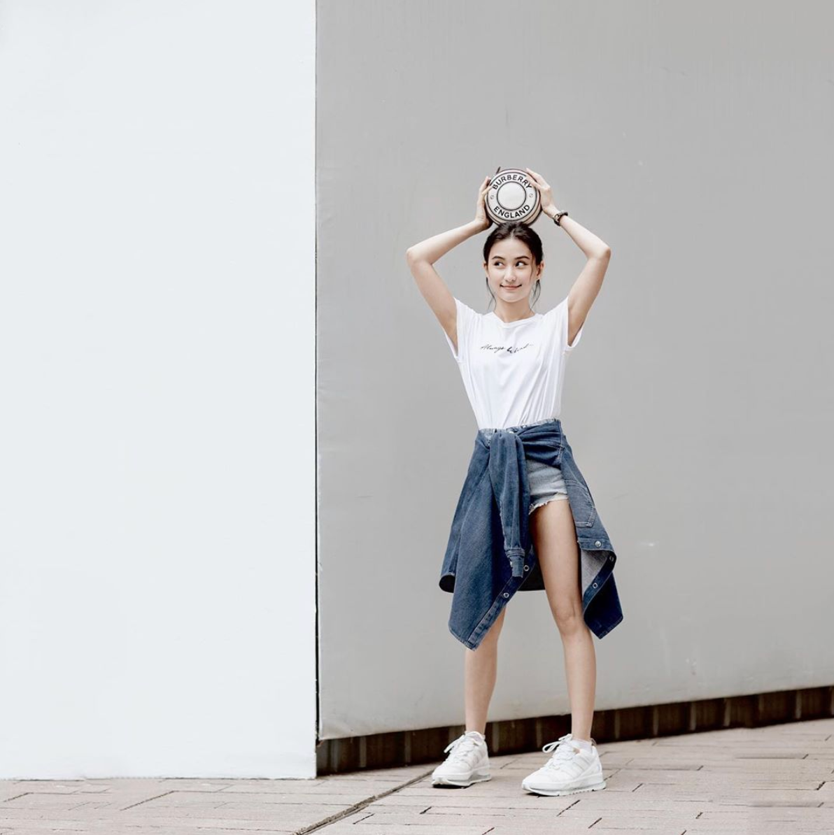 Hà Siêu Liên (Laurinda Ho, sinh năm 1991) được biết đến là ái nữ trùm sòng bài Macau là Hà Hồng Sân (Stanley Ho). Cô là một trong những người con ưu tú nhất của gia đình giàu có.