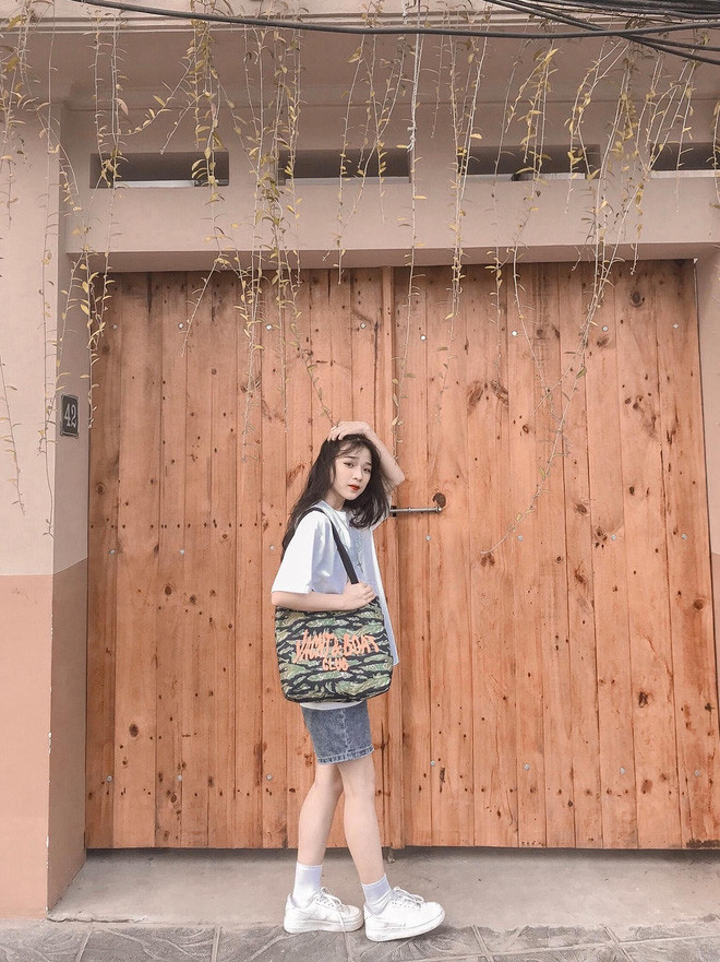 Phong cách thời trang của cô nàng này cũng rất được chú ý với những item khoẻ khoắn, đúng với độ tuổi.