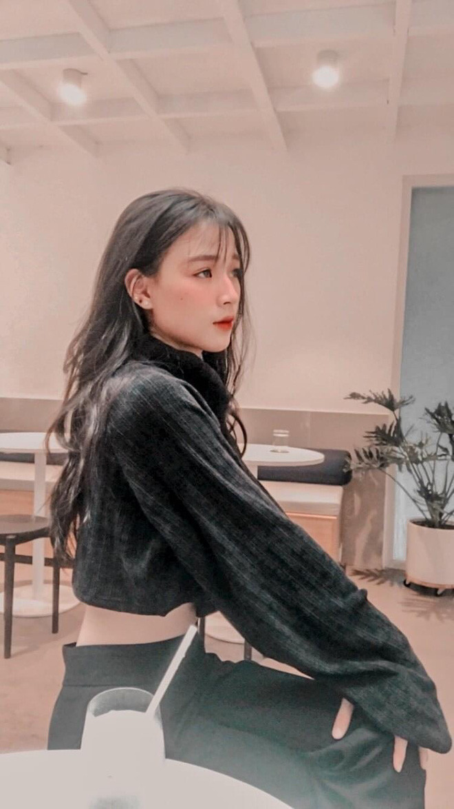 Bản thân Thanh Hà cũng rất bất ngờ khi nhận được sự ủng hộ, quan tâm lớn từ cộng đồng mạng thời gian vừa qua. Lượt follow trên trang cá nhân tăng dần cũng đi kèm với những cuộc inbox thường xuyên với người lạ từ khi tên tuổi của cô nổi lên.