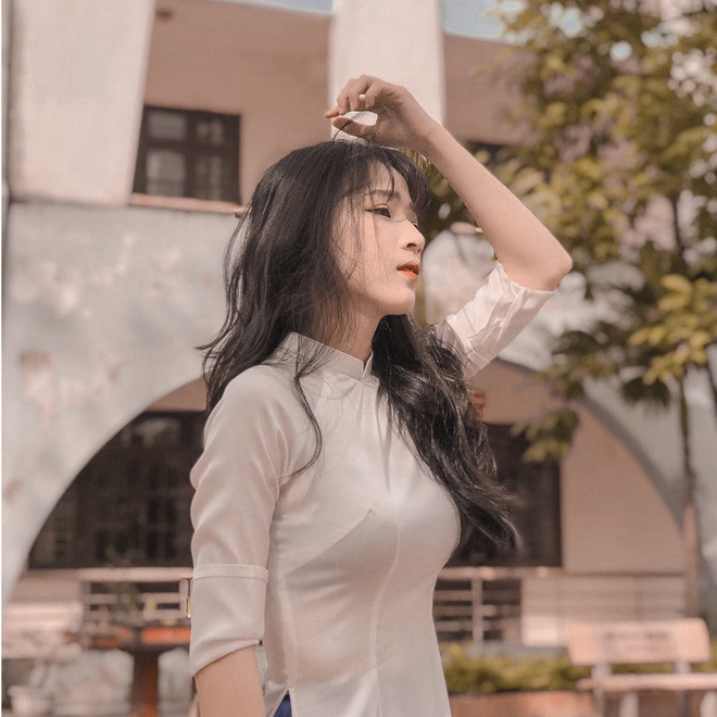 Trần Dương Thanh Hà là hot girl mới nổi gần đây trong cộng đồng những người chơi Tik Tok, cô nàng hiện đang là học sinh lớp 12 trường THPT Yên Phú 1 (Bắc Ninh).