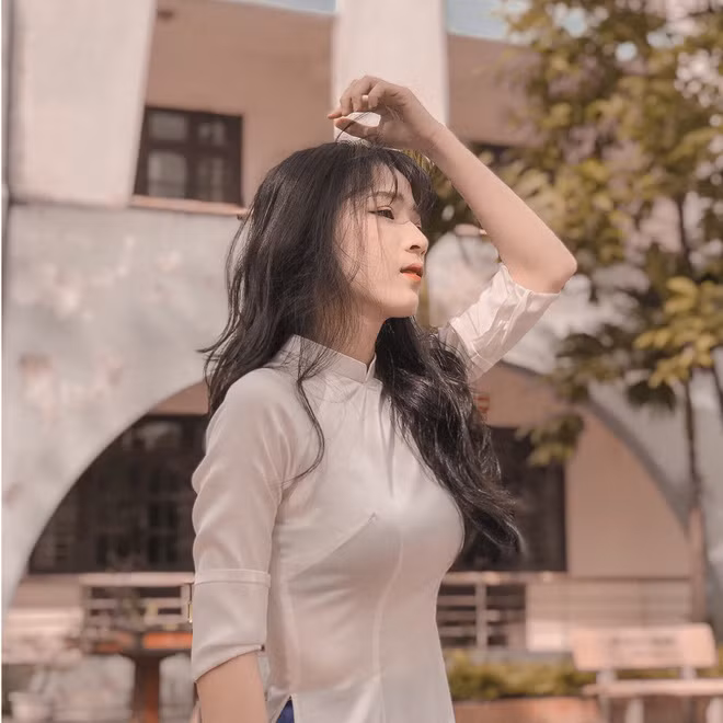 Trần Dương Thanh Hà là hot girl mới nổi gần đây trong cộng đồng những người chơi Tik Tok, cô nàng hiện đang là học sinh lớp 12 trường THPT Yên Phú 1 (Bắc Ninh).