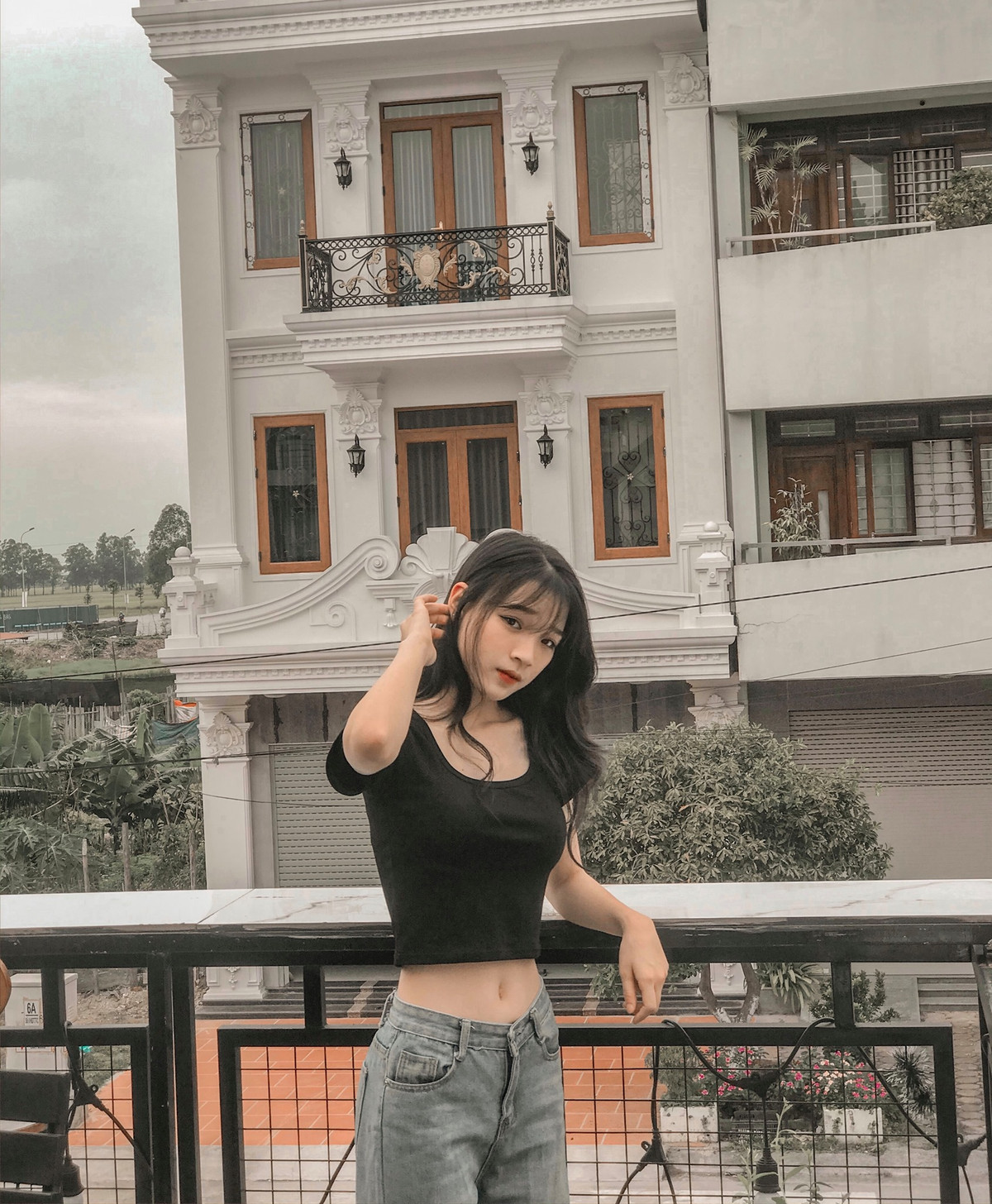 Hot girl này hiện đang ấp ủ thi vào trường Sân khấu Điện ảnh, tuy nhiên càng về sau lại muốn xây dựng hình tượng nhiều tương tác trên mạng xã hội hơn
