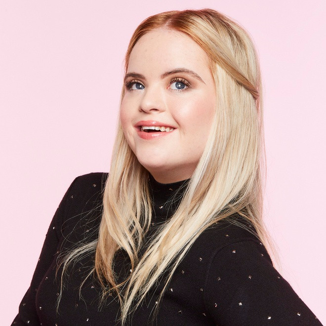 Cô nàng mơ ước với những nỗ lực của mình, cộng đồng sẽ có nhận thức tốt hơn, cảm thông và chia sẻ hơn đối với những người mắc chứng Down như cô.