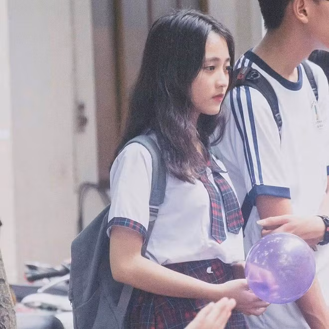 Hiện tại, Kiều Khanh đang ôn tập chuẩn bị cho kỳ thi tốt nghiệp THPT Quốc gia 2020 thông qua việc học gia sư, 1 số khoá học online và cũng đang cân nhắc về vấn đề chọn trường Đại học phù hợp với năng lực, đam mê của bản thân.