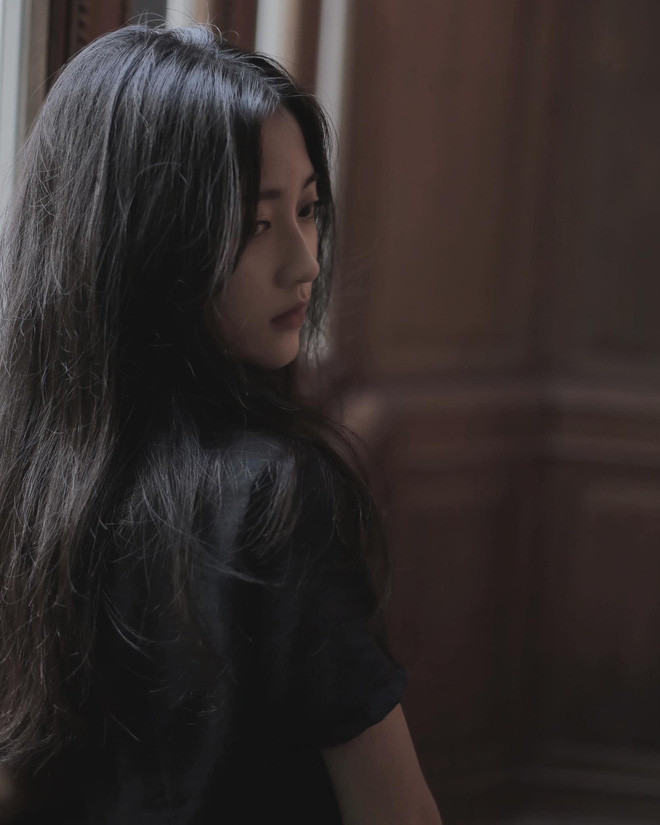 Khanh cho hay: "Từ cấp 2 trừ tiền học bố mẹ cho thì còn lại mình đều dùng tiền mình kiếm được nhờ công việc kinh doanh để mua đồ, phục vụ nhu cầu của bản thân nên bố mẹ cũng tin tưởng quyết định mình đưa ra. Năm nay lớp 12, nên mình chỉ tập trung vào học, tạm gác lại những thứ bên lề tuy nhiên thi xong mình vẫn sẽ tiếp tục theo đuổi công việc còn dang dở."