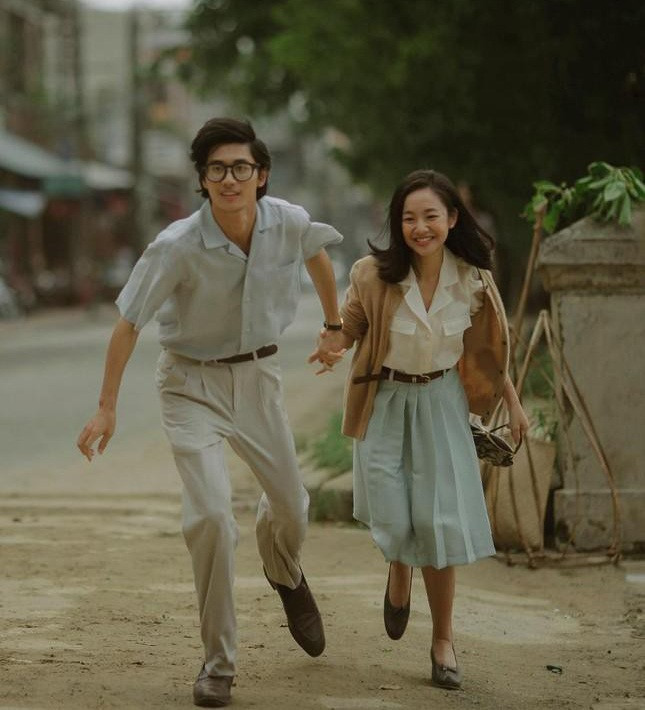 Ngay từ những thước phim đầu khi xuất hiện, Hoàng Hà đã "thôi miên" người xem với vẻ đẹp đậm chất nàng thơ ngọt ngào. Dù chẳng chải chuốt cầu kì, tô điểm đậm đà thì với nhan sắc tự nhiên sẵn có, nàng Dao Ánh trên màn ảnh nhỏ đủ khiến dân tình xuyến xao.