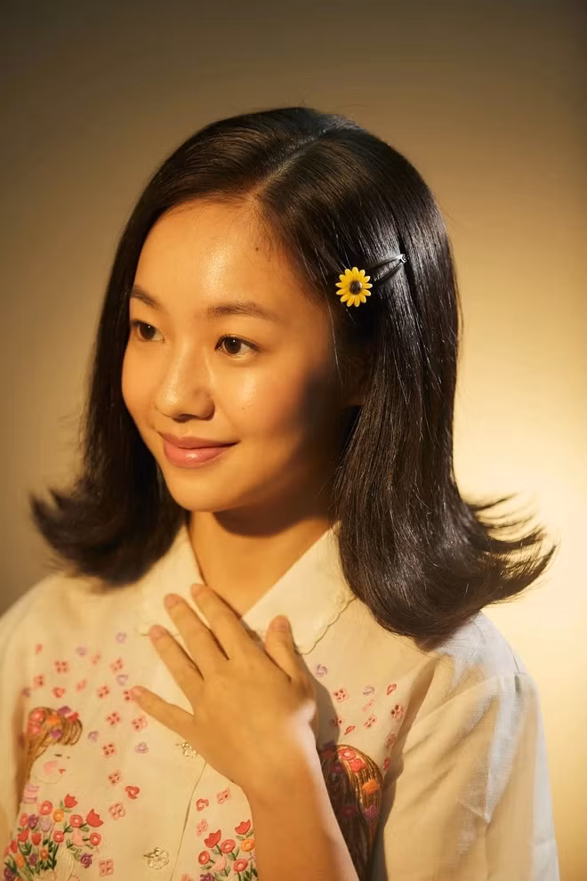 Về vai Dao Ánh, đây chính là bóng hồng mà Trịnh Công Sơn yêu sâu đậm nhất. Trịnh Công Sơn thậm chí đã viết cho nàng thơ của mình tới 300 bức thư tình cùng các ca khúc nổi tiếng như "Mưa hồng", "Còn tuổi nào cho em", "Ru em từng ngón xuân nồng"….