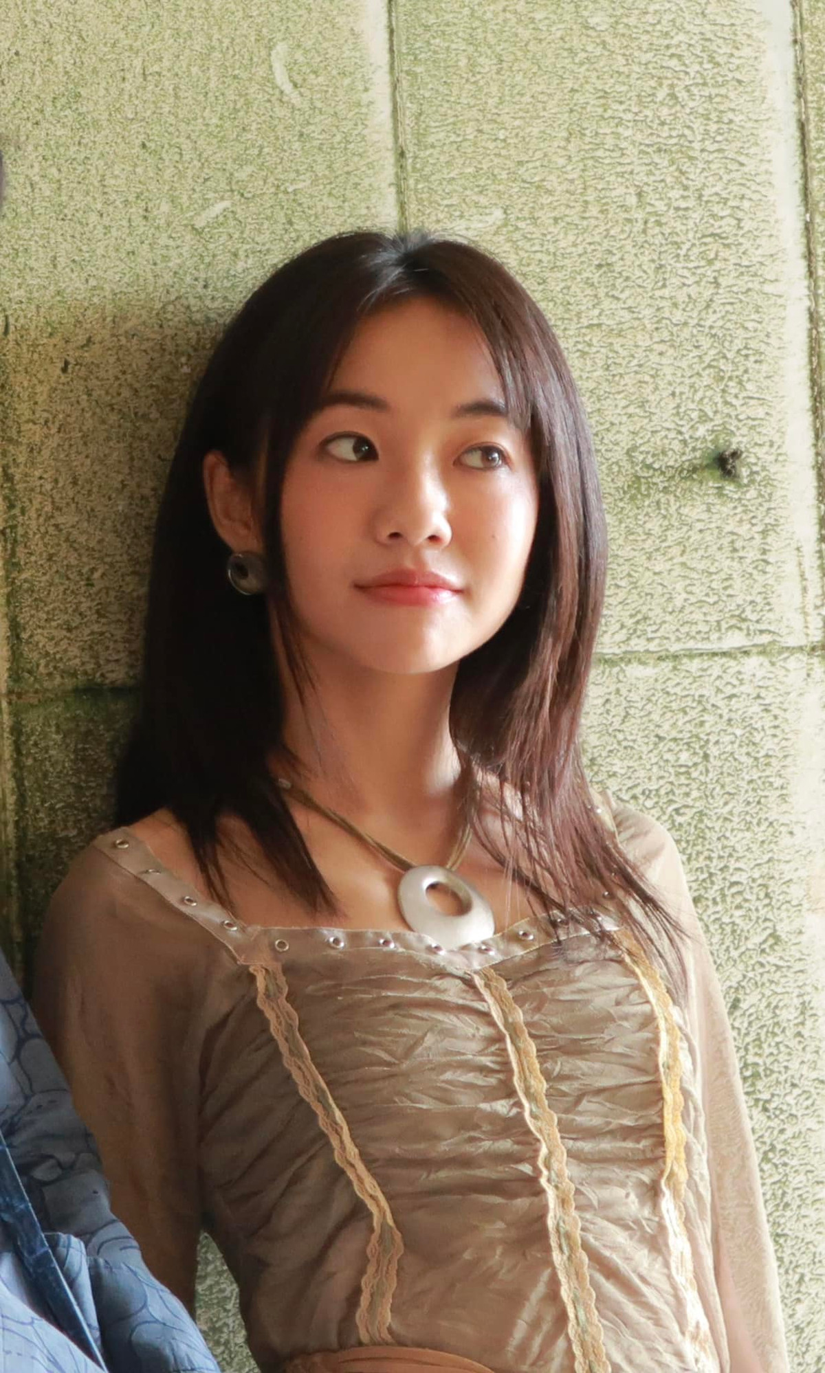 Phong cách ngoài đời của cô nàng cũng ít nhiều thay đổi. Nữ diễn viên đã chịu khó thử thách bản thân với những tính cách và thời trang ăn mặc khác nhau.