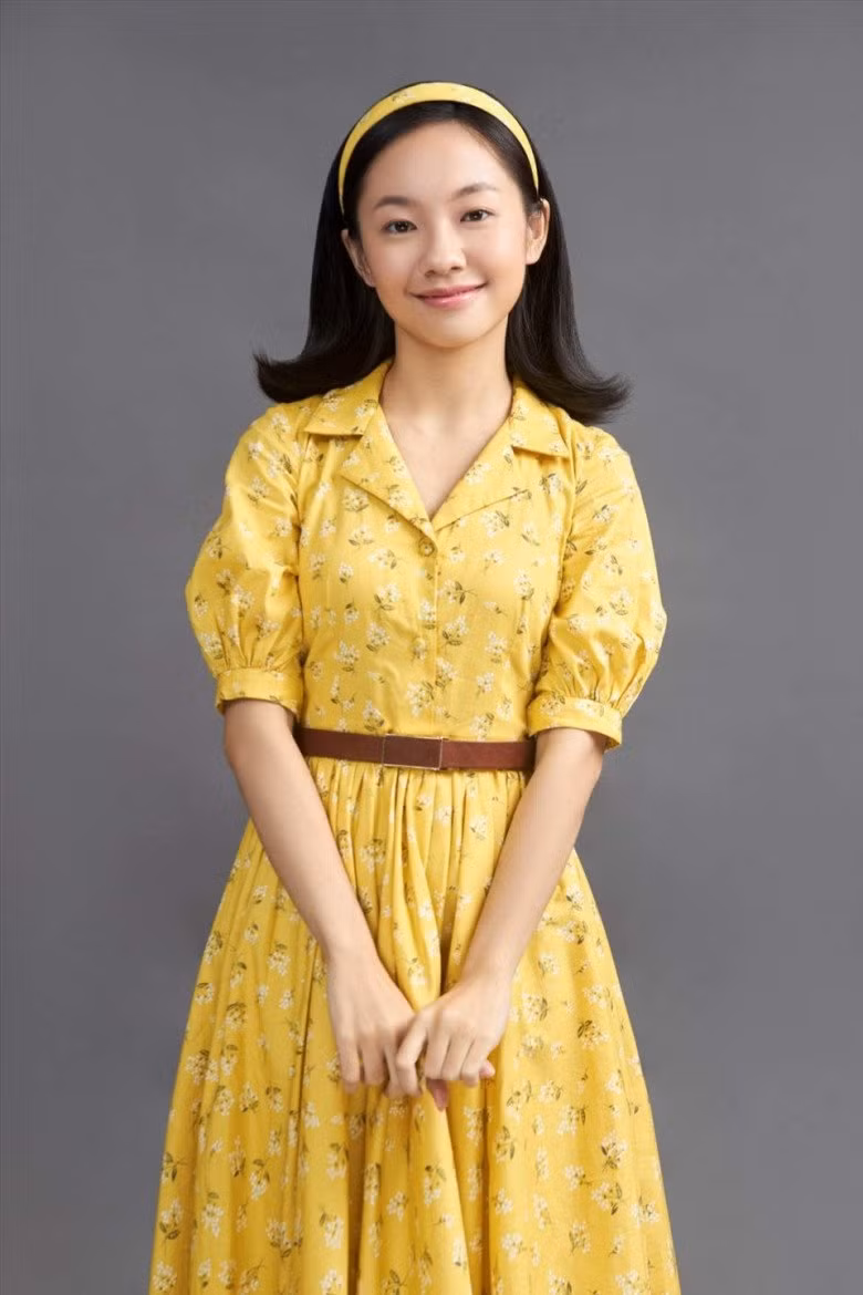 Vai diễn Dao Ánh do Hoàng Hà thể hiện trong phim "Em và Trịnh" được xem là ấn tượng nhất nhờ nhan sắc gây xuyến xao lòng người. Đây là một trong những bộ phim "gây bão" phòng vé 1 thời gian.