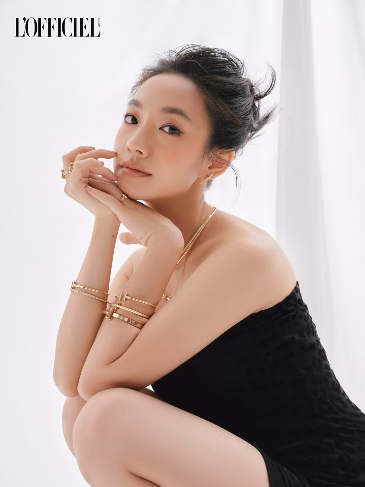 Hình ảnh quyến rũ và gợi cảm của cô khi chụp ảnh cùng Lofficiel cũng đã khiến nhiều người xao xuyến.