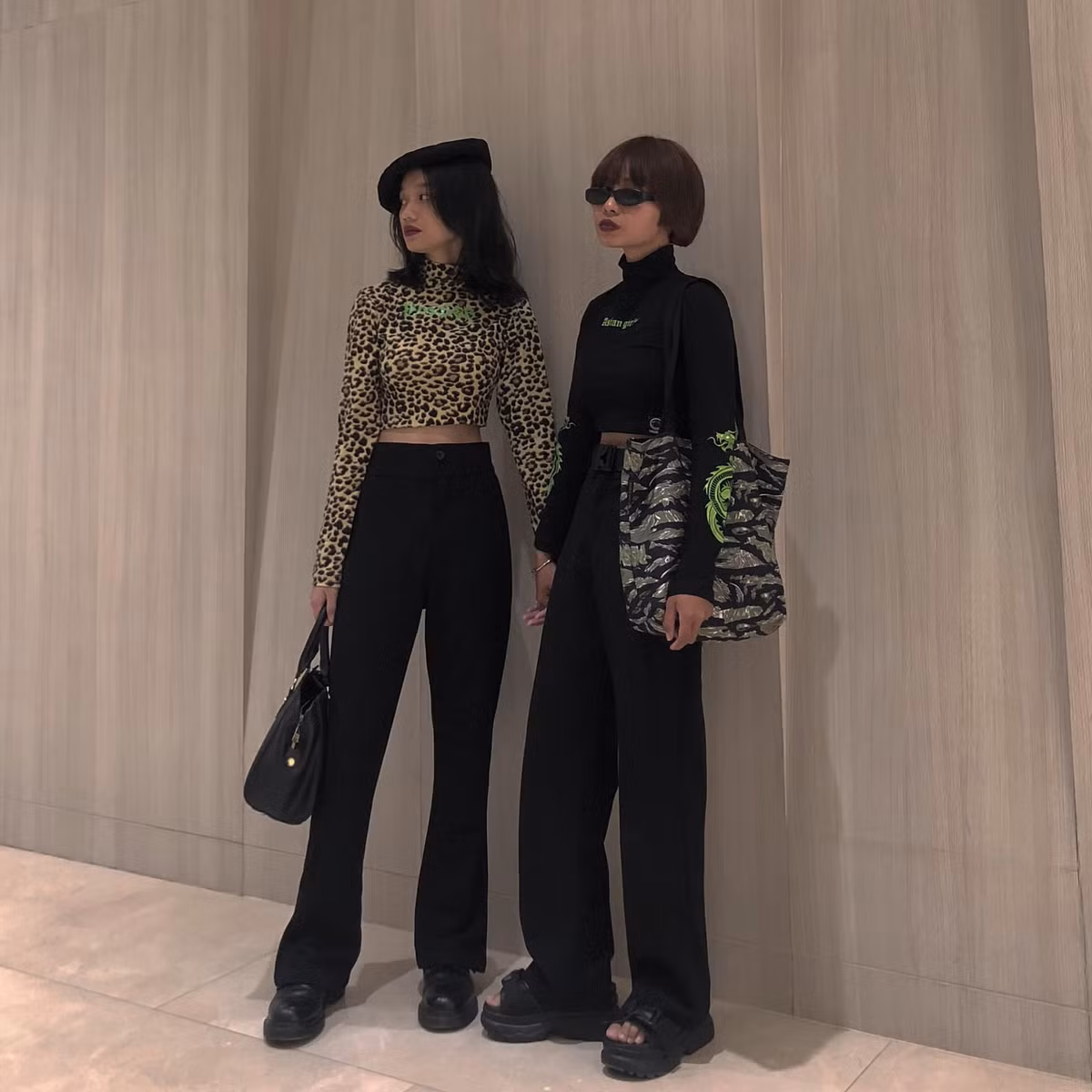 Như bao cặp đôi khác, Lê Tú cho biết hai người cũng có những lần giận nhau mà thường cãi nhau mấy vấn đề linh tinh như trễ giờ, ghen tuông hay chơi game không ăn ý,... Nhưng cặp đôi lại thường giận nhau không quá 1 ngày, vì một trong hai người sẽ có một người chủ động làm hòa trước. Bởi vì cả hai biết không nên tự làm khó mối quan hệ và cũng không muốn hơn thua với người yêu, nên nếu nói ra được để làm hòa thì nói thôi!