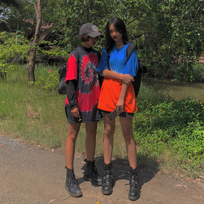 Thời gian rảnh rỗi, cặp đôi thường ngồi hát với nhau, cùng nhau nấu ăn, cùng nhau chơi game, hay đi loanh quanh Sài Gòn,... Gần đây nhất, Anh Thư và Lê Tú có một chuyến đi Đà Lạt đáng nhớ để kỷ niệm 1 năm yêu nhau. Lê Tú đã bí mật chuẩn bị một chiếc bánh kem để gây bất ngờ cho người yêu.