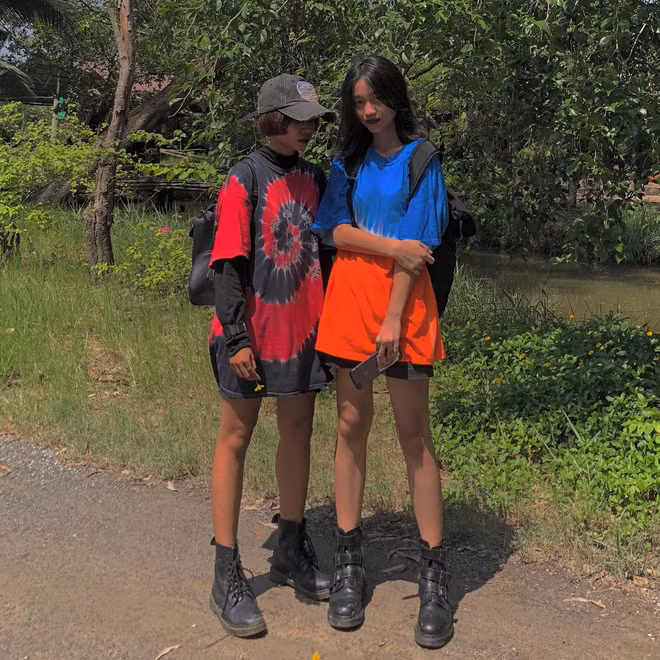 Thời gian rảnh rỗi, cặp đôi thường ngồi hát với nhau, cùng nhau nấu ăn, cùng nhau chơi game, hay đi loanh quanh Sài Gòn,... Gần đây nhất, Anh Thư và Lê Tú có một chuyến đi Đà Lạt đáng nhớ để kỷ niệm 1 năm yêu nhau. Lê Tú đã bí mật chuẩn bị một chiếc bánh kem để gây bất ngờ cho người yêu.