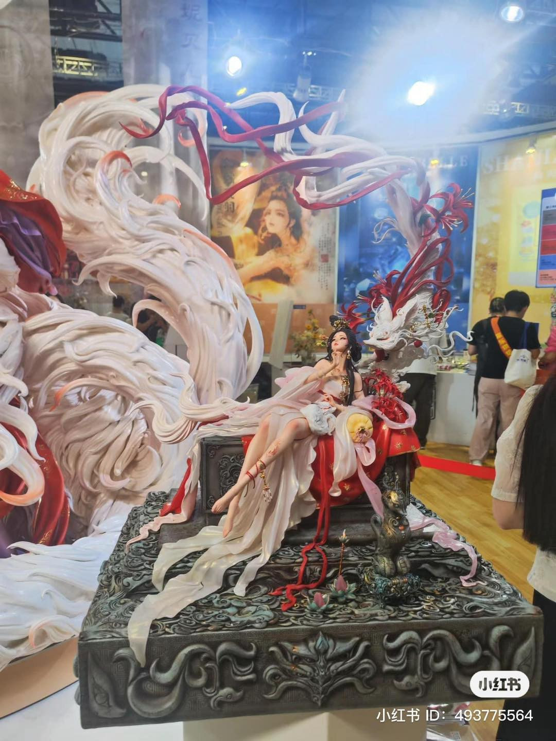 Các khối màu được pha trộn và tạo hình cực ấn tượng, yêu cầu kỹ thuật cao của người thợ làm bánh.