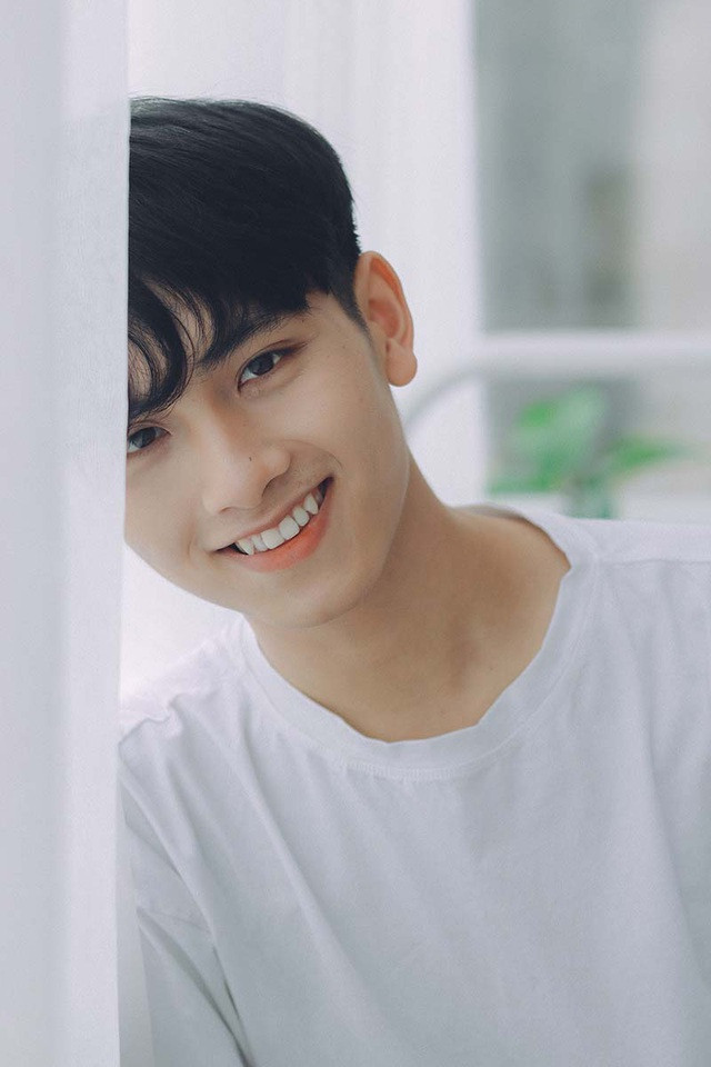 Chia sẻ về việc bỗng dưng nổi tiếng, Anh Dũng cho biết bản thân vô cùng bất ngờ khi được một số người bạn tag vào bài viết trên diễn đàn mạng kia. Tiếp sau đó là hàng tá lời mời kết bạn được gửi đến.