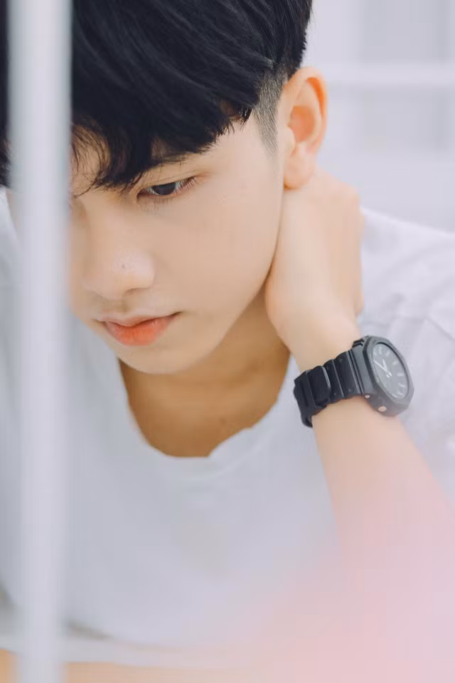 Nhờ có ngoại hình sáng, chiều cao nổi trội nên Dũng nhận được rất nhiều lời mời làm người mẫu ảnh. Tuy vậy, đối với anh chàng, học tập vẫn là ưu tiên hàng đầu.