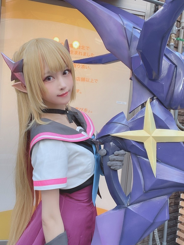 Tựa game Liên quân mobile cũng được rất nhiều cô nàng lấy cảm hứng cho những màn biến hình của mình, đặc biệt là những vị tướng nữ. Một trong những bản cosplay Tel'Annas thành công nhất phải kể đến hotgirl Nhật Bản có nickname @kaorokuri.