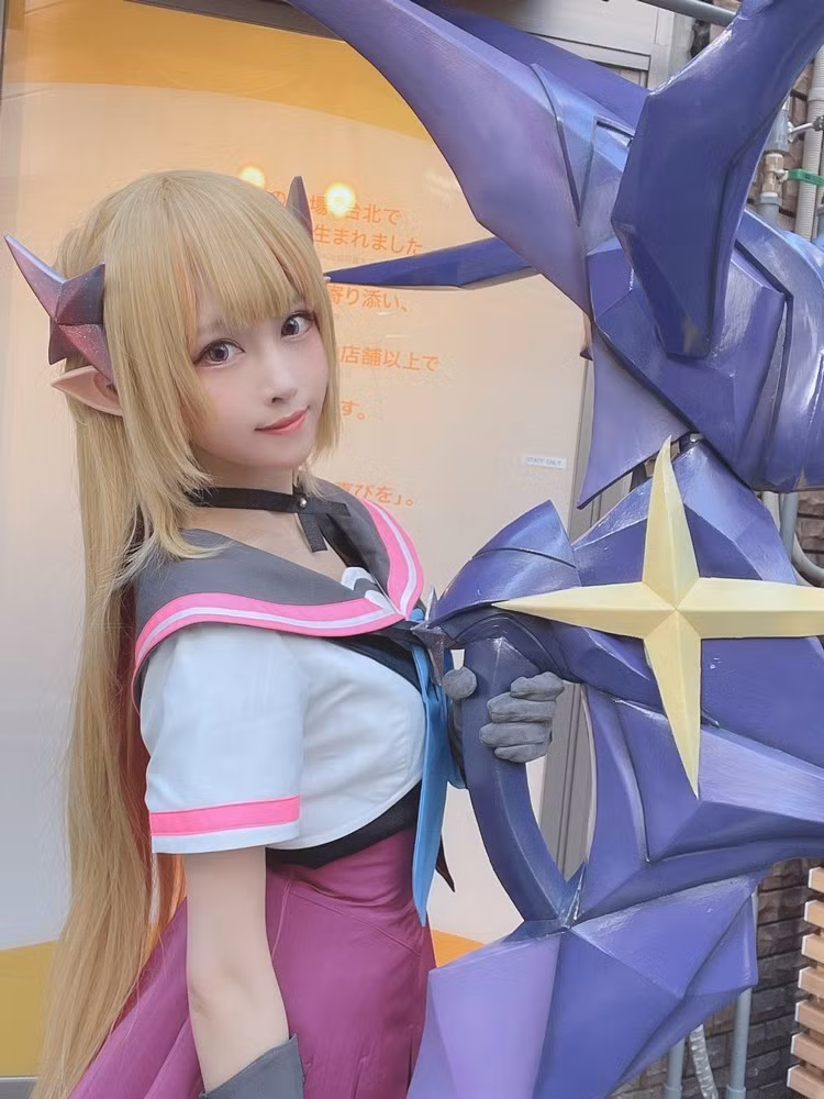 Tựa game Liên quân mobile cũng được rất nhiều cô nàng lấy cảm hứng cho những màn biến hình của mình, đặc biệt là những vị tướng nữ. Một trong những bản cosplay Tel'Annas thành công nhất phải kể đến hotgirl Nhật Bản có nickname @kaorokuri.