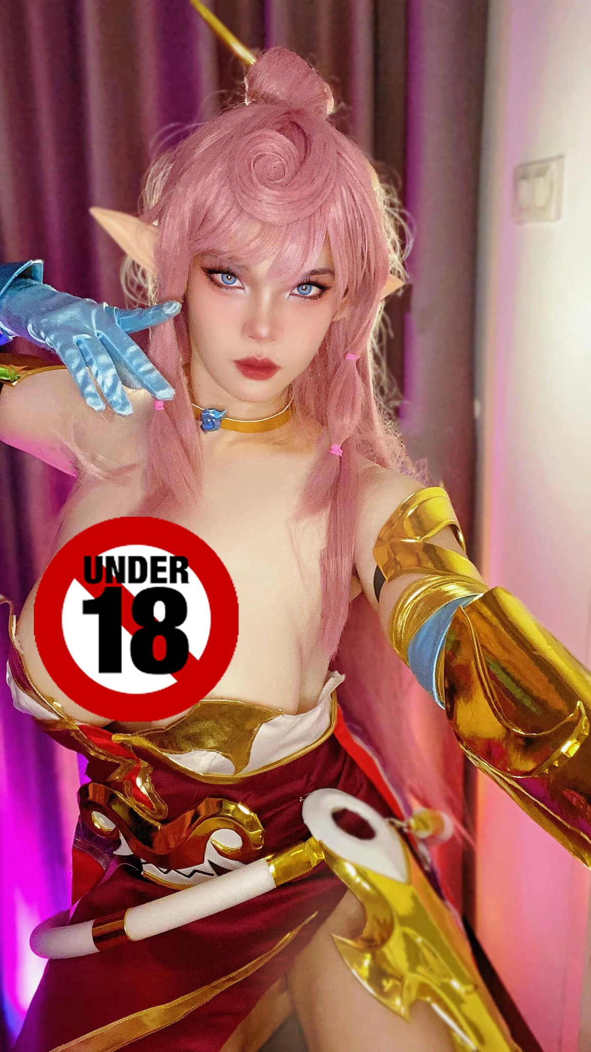 Biểu cảm hờ hững gợi cảm của cô cũng khiến nhiều game thủ sục sôi.