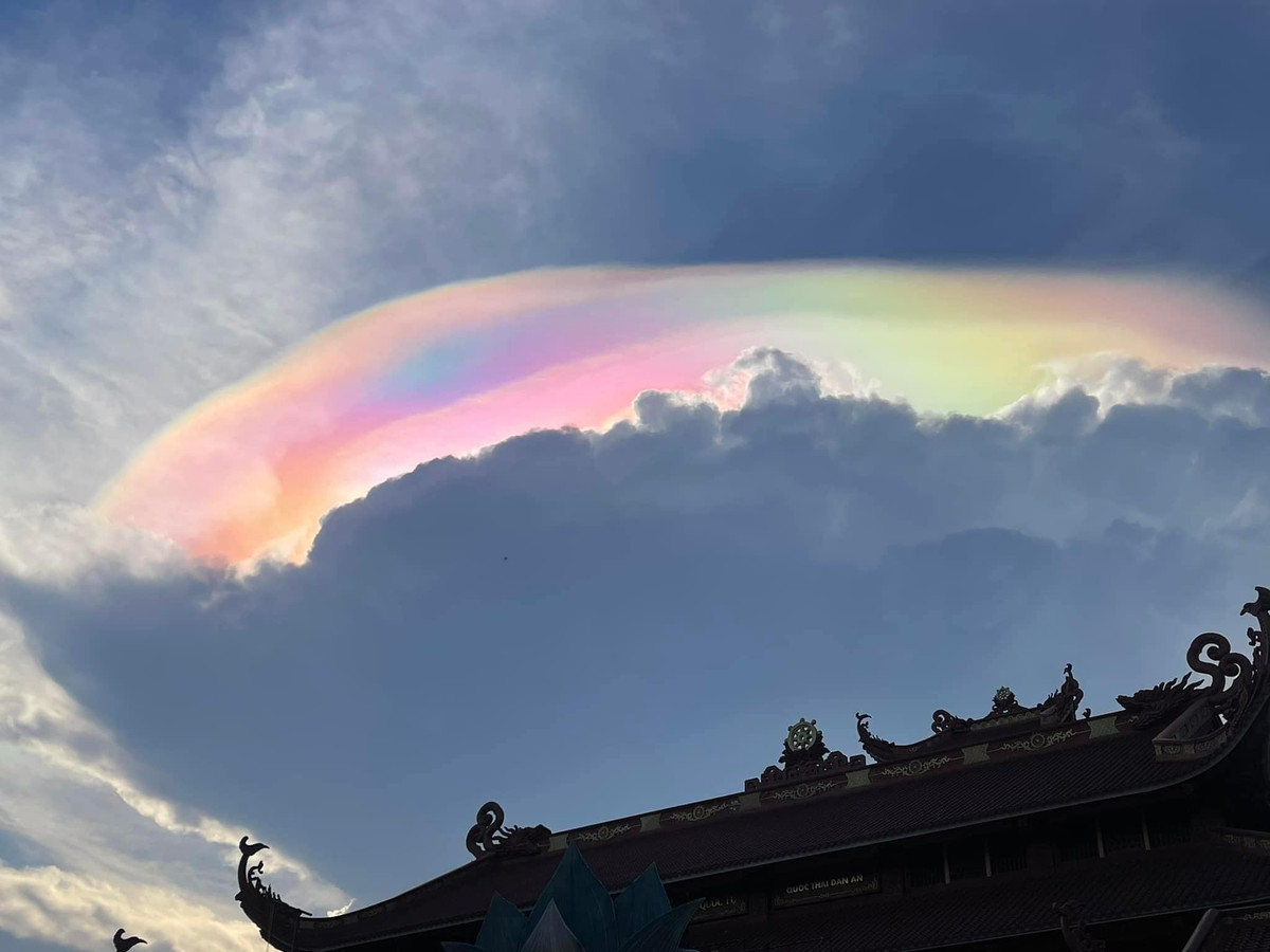 Trùng hợp, hôm nay cũng là ngày của mẹ nên rất nhiều người coi đây là điềm lành.